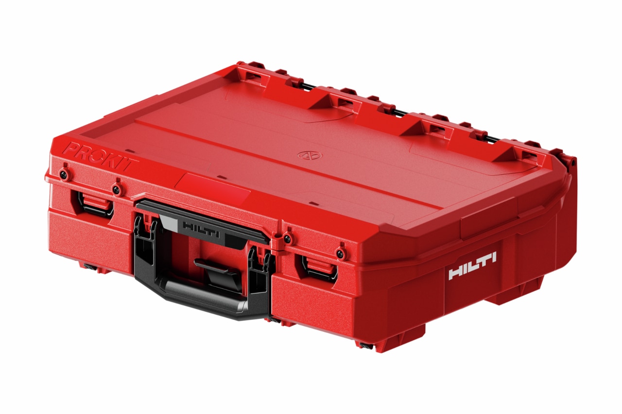 Abbildung zeigt eine Hilti Verkaufsberaterin in einem Gespräch mit einem Kunden, dabei steht das Laptop auf einer mittleren ProKit Werkzeugbox.