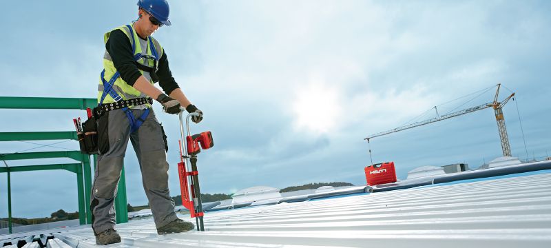 Isepuurivad trapetsprofiili külgkruvid SDT 9-le S-MD/MS M Koos SDT 9 püstise käepidemega kasutatavad lindis isepuurivad kruvid trapetsprofiili kattuvate külgede ja raami kinnitamiseks Rakendused 1